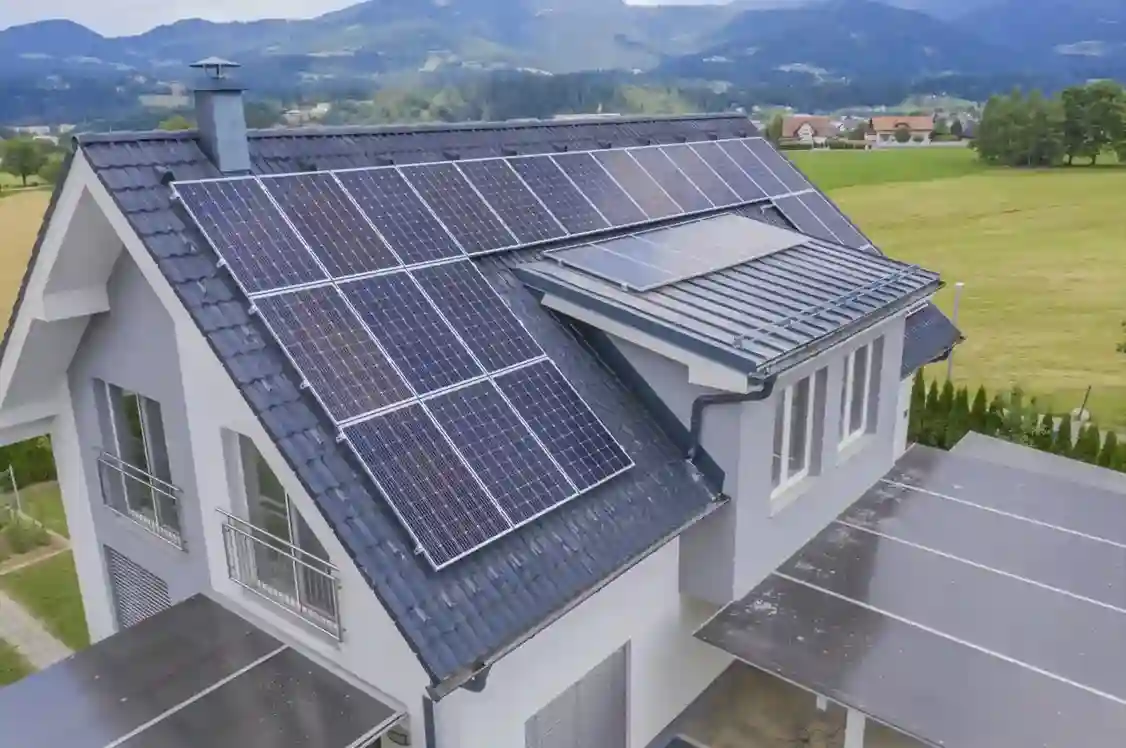 Residential-Solar-Panel-Installation-for-Energy-Efficiency.webp
